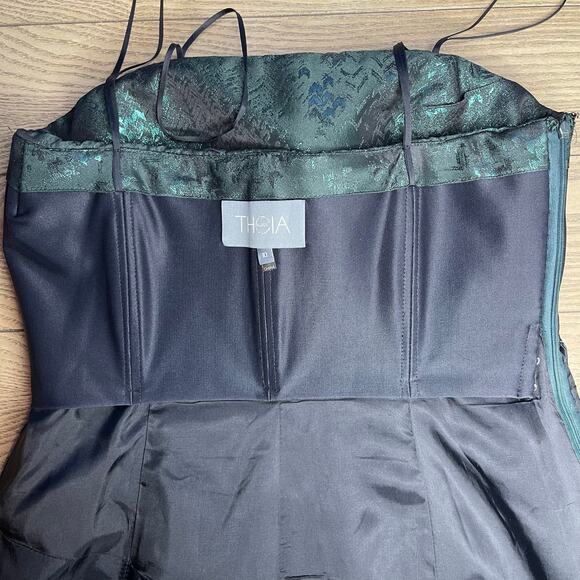 Theia Metallic Emerald Green Jacquard Strapless Ruched Evening Gown Size 10 - Picture 9 of 11